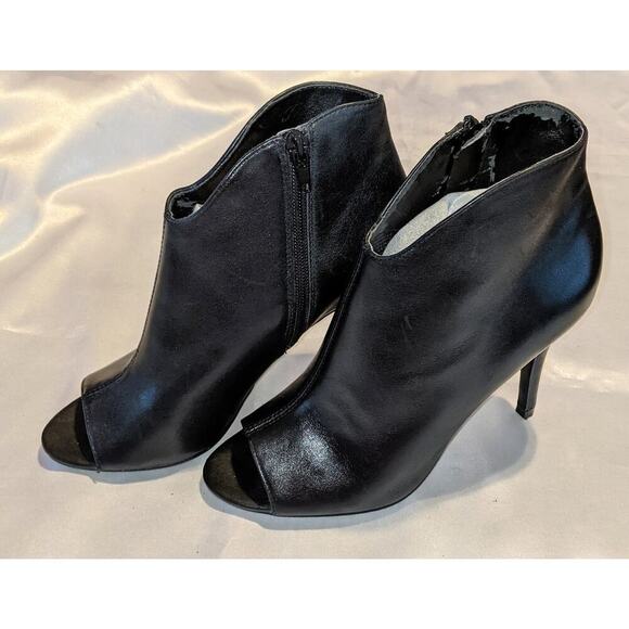 NINE WEST Asielle Womans Black Leather Peep Toe Bootie Heels Size 6M Zip Up - Picture 1 of 8